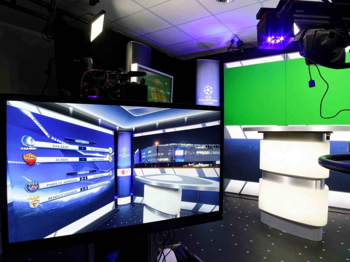 Downwards looking StarTracker used for mobile virtual Champions League studio for German TV station ZDF