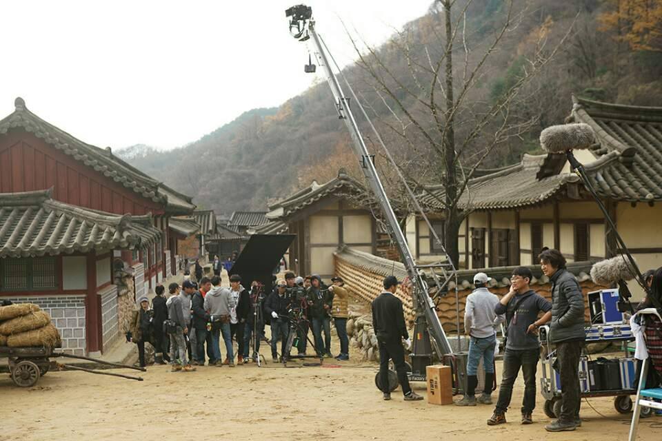 G50 on a GF8 crane filming birds view scene for South Korean movie "Goong Hap".