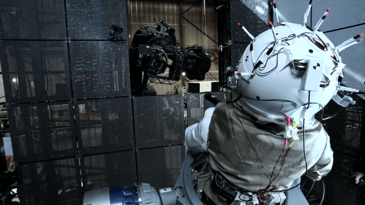 Simulating space in Lightbox. Filming Sandra Bullock with modified Lambda head.