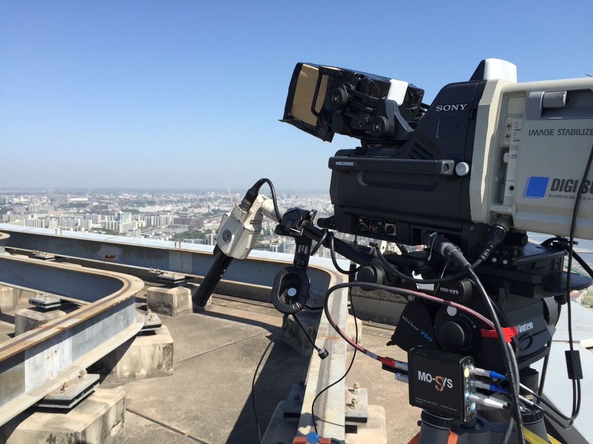 V70 tracking kit on top of Tokio hotel, providing tracking for Red Bull Air Race.