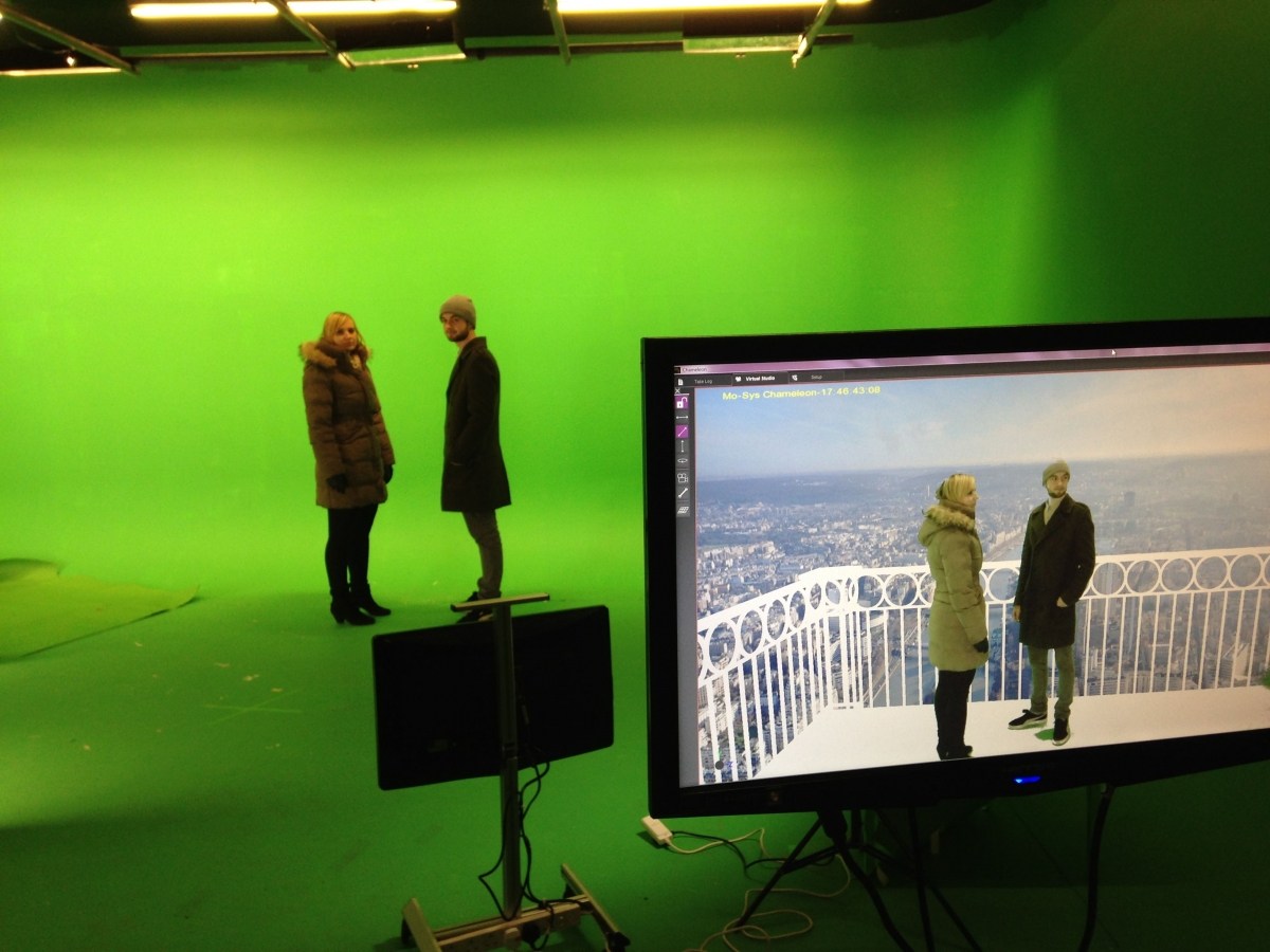 Couple in a virtual surrounding with on-set realtime visualisation in Genie.